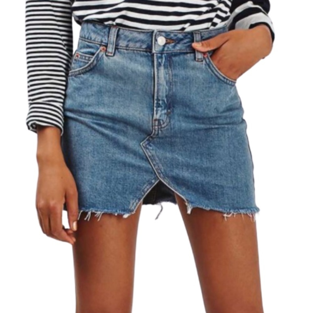 Forever 21 Womens Denim Mini Skirt Blue Button Fly Raw Hem‎